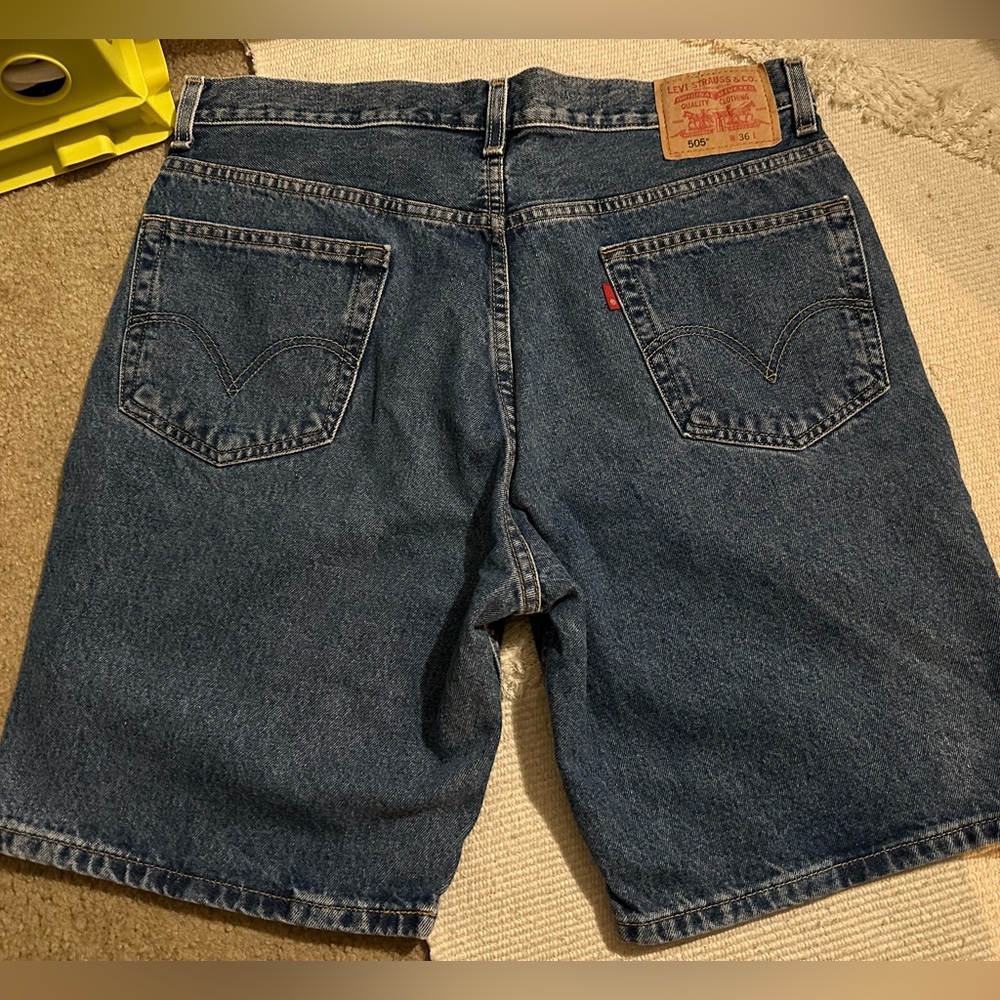 Levi jorts